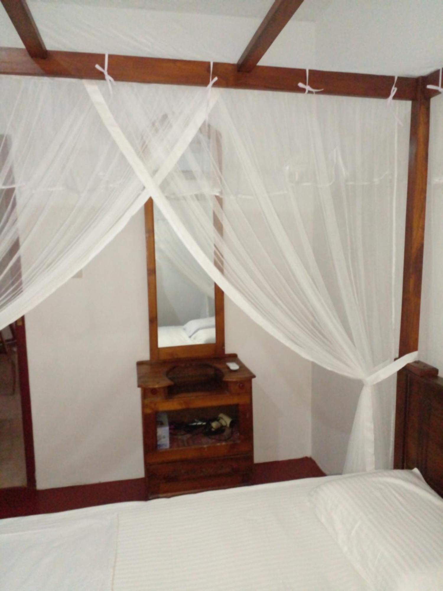 Coco One Holiday Inn Mirissa Kamer foto