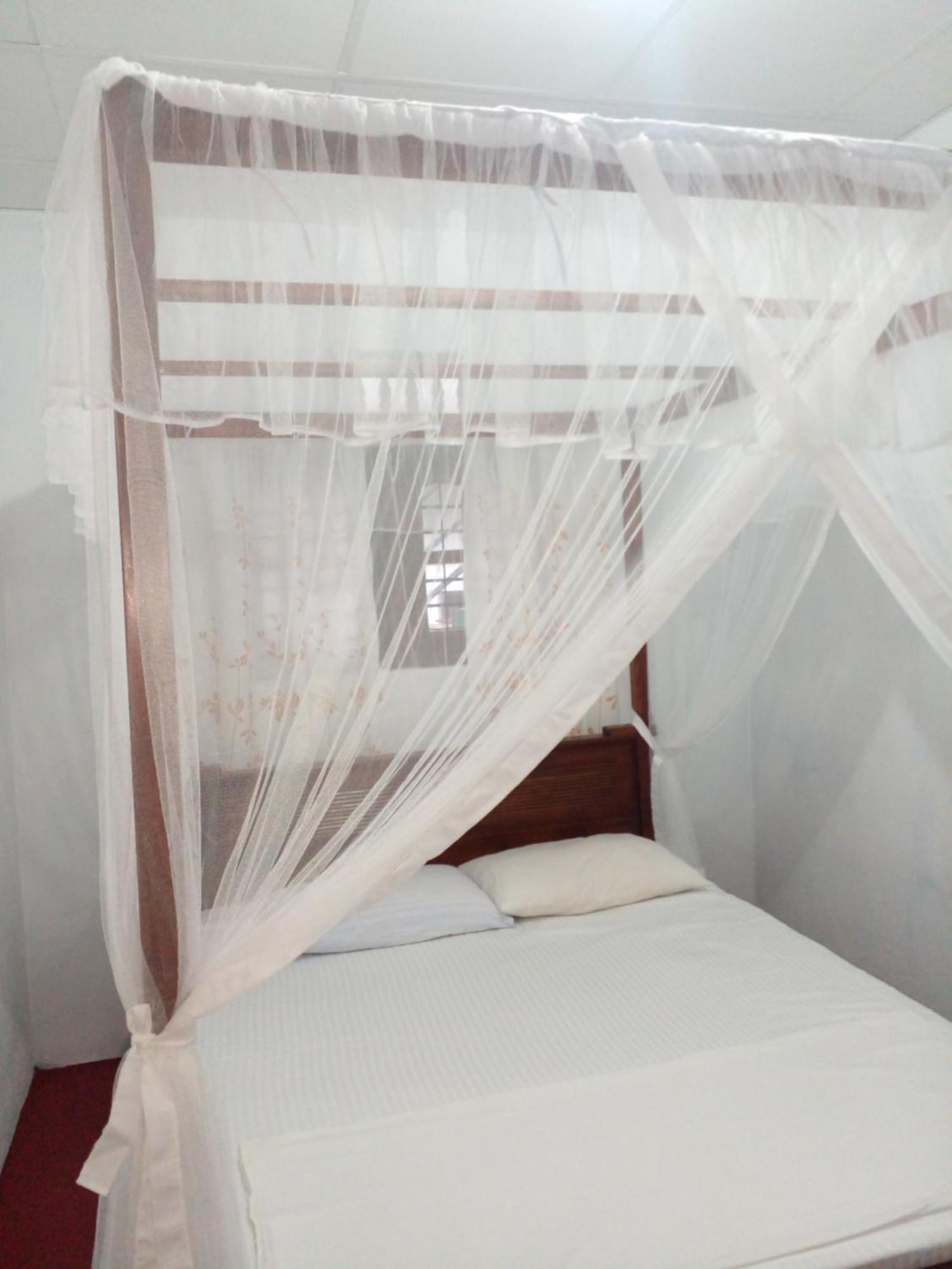 Coco One Holiday Inn Mirissa Kamer foto